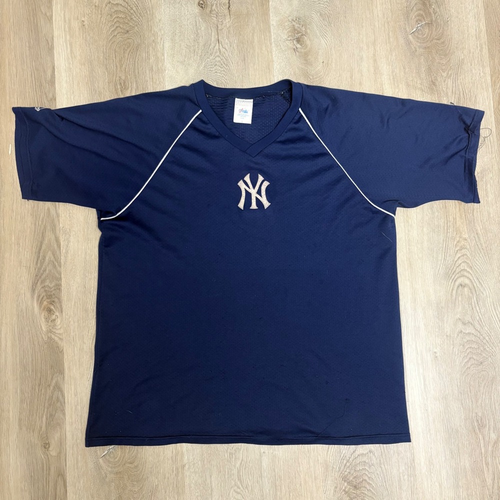 New York Yankees Shirt Mens Large Blue Majestic Made in USA Short Sleeve V-Neck